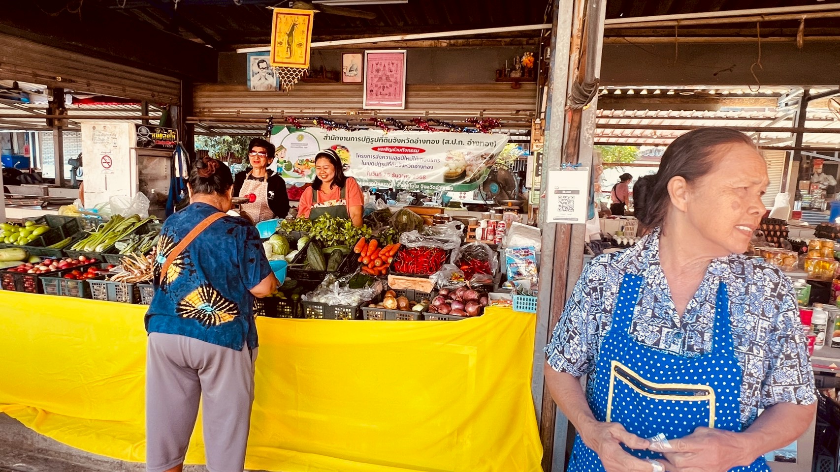 title -  ส.ป.ก.อ่างทอง จัดกิจกรรมโครงการส่งความสุขปีใหม่มอบให้เกษตรกรในเขตปฏิรูปที่ดินจังหวัดอ่างทอง กระทรวงเกษตรและสหกรณ์ ประจำปี พ.ศ. 2569  ณ ตลาดบ้านมะขาม ตำบลจรเข้ร้อง อำเภอไชโย จังหวัดอ่างทอง